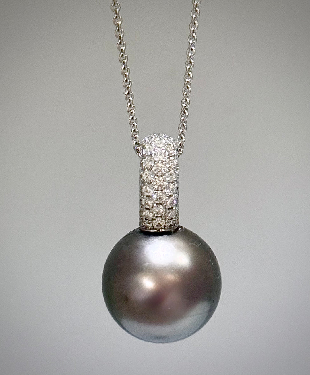 Black Pearl 18 Karat White Gold