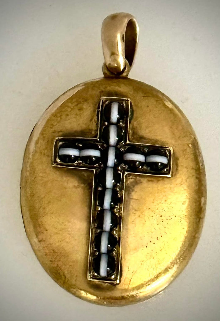 14 Karat Victorian Locket
